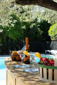 Villas Mas des Olivades - Ferme Provencale - Piscine : photos des chambres
