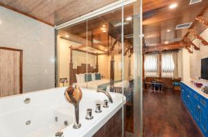 Aarya Hotel and Spa - Eternal Heritage
