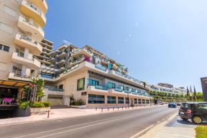 Marina Mirage Apartment by PikHost