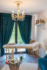 Appartements Romance Me - Love Room Elegante avec Table de Massage & Pole Dance - Night & Day use : photos des chambres