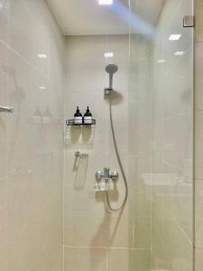 Bright Corner 2BR Suite with Bathtub Uptown BGC