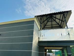 Vetrivel Mountain Resorts