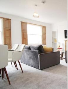 Darlington Street Georgian Apartment - 5 Beds Welcoming up to 7 Guests
