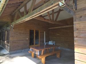Chalets la cabane au fond du jardin : photos des chambres