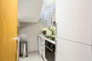 Steps from Stamford Bridge Flat