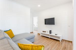 Bright 2BDR Flat in Armação de Pêra by LovelyStay