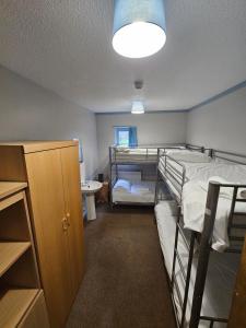 Rural Group Lodging 19 rooms 83 beds Games room