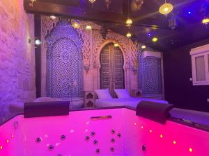 Appartements Appartement Jacuzzi Hammam 1001 Nuits Yaospa60 : photos des chambres