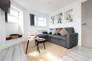 10 off weekly, 20 off Monthly - free parking