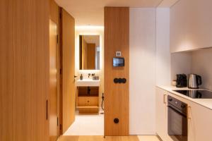 Verde Almada 3d by LovelyStay