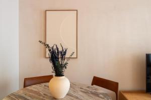 Verde Almada 3d by LovelyStay