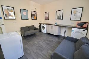 Belgrade Lodge Studio 4 - Parking, City Centre, Walk to West Orchard Shopping Centre