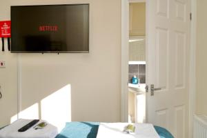 Belgrade Lodge Studio 4 - Parking, City Centre, Walk to West Orchard Shopping Centre