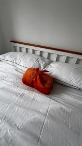 Deluxe Suite w PS5, Balcony, Netflix, Sleeps 6, ideal for relocators and professionals