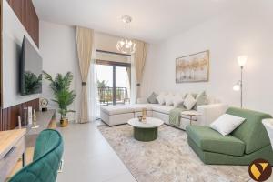 Vogue Vacation Homes, Madinat Jumeirah Living Jadeel near Burj AlArab, Two-Bedroom Apartment with Large Balcony and Pool View, Access toAmenities