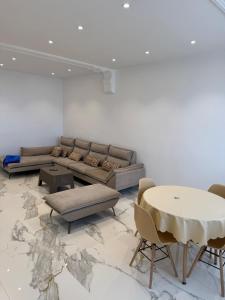 Spacious 110m2 Apartment with 3 Bedrooms and Sea View