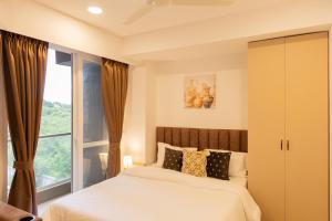 Airport Ave stay 5min to Airport