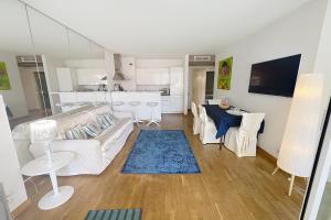 Cannes central Rue dAntibes wide 1 BDR w terrace - quiet in green scenery