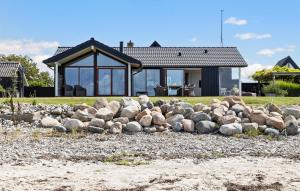 3 Bedroom Awesome Home In Brenderup Fyn