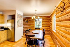 Cozy Ouray Home, Steps to Riverwalk Trail!