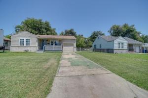 1 Mi to Tulsa Arts District Home with Yard!