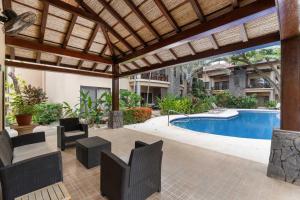 Modern Island-Themed Condo with Floor-to-Ceiling Windows & Garden and Pool Views Within Walking Distance of the Beach