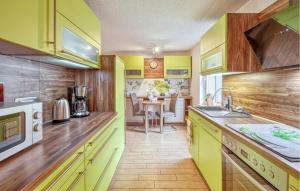 Amazing Home In Breesen Ot Kalübbe