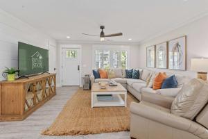 Palms of Hart- 2 Blocks from Beach Dog Friendly