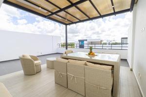 Spacious 3BD Penthouse Private Rooftop Sea Breeze - Oasis