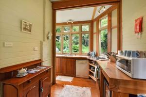 Idlehour - central, cosy classic mountain cottage