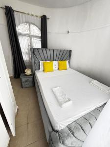 Cozy 1 bedroom in Nyali located behind city mall walk to the beach