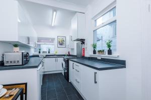 Foxton House - Stylish 3Bed Retreat, Free Parking & Netflix, WiFi