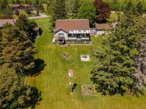 Weller's Cove Waterfront Cottage