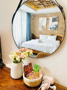 204MSNK Maison Luxe Studio w Big Window & Kitchen