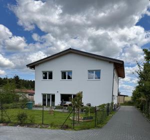 Moderne Doppelhaushälfte mit 3 SZ in der Nähe vom Scharmützelsee-seperat&naturnah