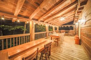 Sleeps 16 Hot Tub Sauna Dogs Welcome Ping Pong