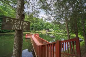 2 Cabins on Private Pond Sleeps 30 Sauna Hot Tub