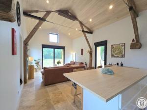 Maisons de vacances Maison Perigourdine avec Piscine Privee et Climatisation - FR-1-616-496 : photos des chambres