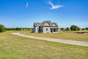 Decatur Farmhouse Getaway with Deck and Backyard