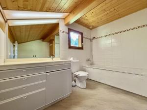 Chalets Chalet de charme avec sauna et vue sur les montagnes - FR-1-505-181 : photos des chambres