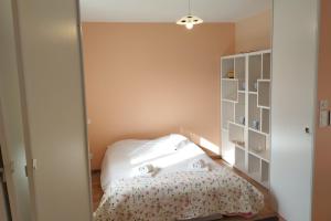 Maisons de vacances Charming house with garden and terrace : photos des chambres