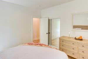 Forest Views and Fire Pit! Cozy Cabin in Crestline