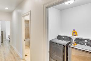 Forest Views and Fire Pit! Cozy Cabin in Crestline