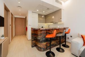 Elite Escape - 1 BHK Getaway in Azizi Riviera 18