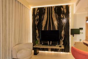 Elite Escape - 1 BHK Getaway in Azizi Riviera 18