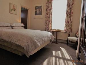 Hylands Hotel Double Room with Private Bathroom & Free Parking