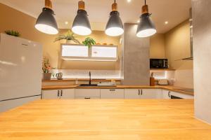 Luxurious 7p Suite with SAUNA, near PARIS, Metro 4