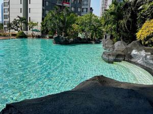 Large and Strategic Rasuna Apt 3BR with WiFi &Pool