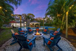 Sleeps 18 - Pool Slide Pickleball & Fire Pit