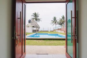 Bamboo La Perla del Puerto Pool & Beach